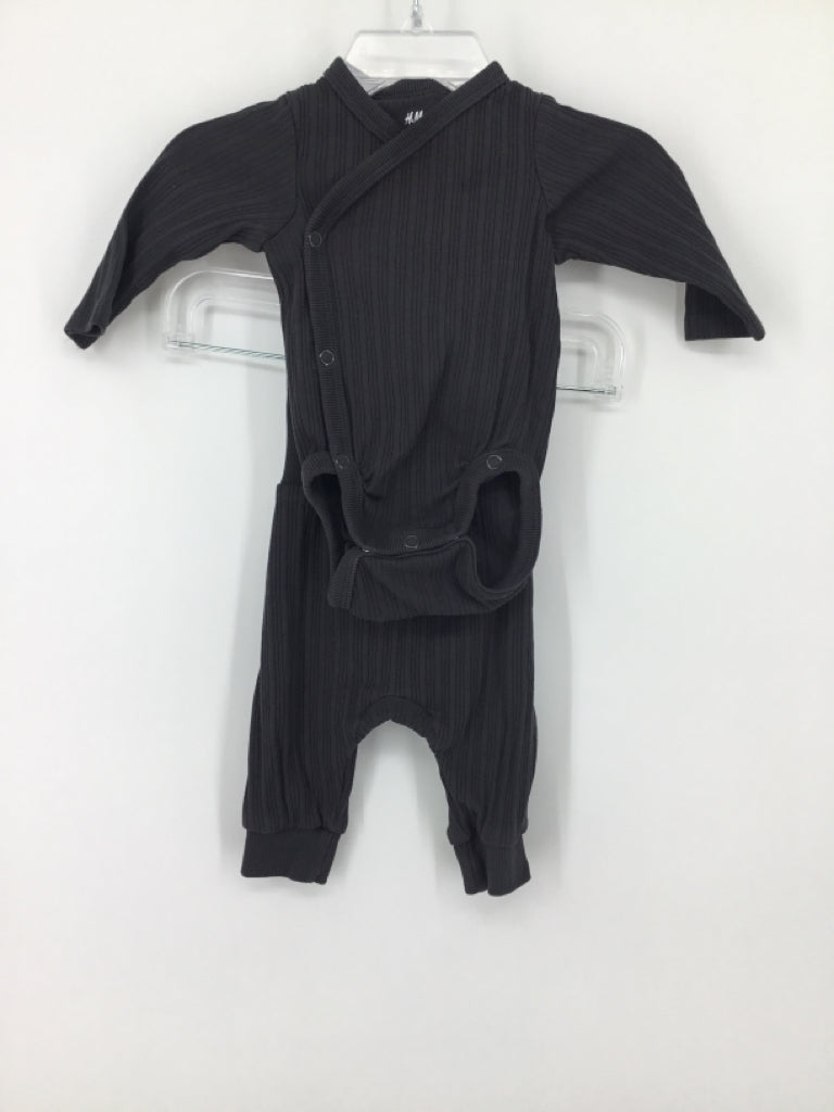 H & M Child Size Newborn Gray Solid Outfit - boys