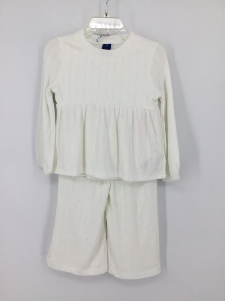 Old Navy Child Size 2 White Outfit - girls