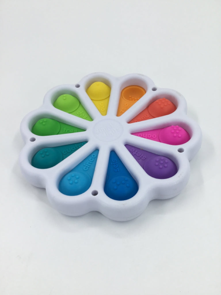 Fat Brain Toys Dimpl Digits