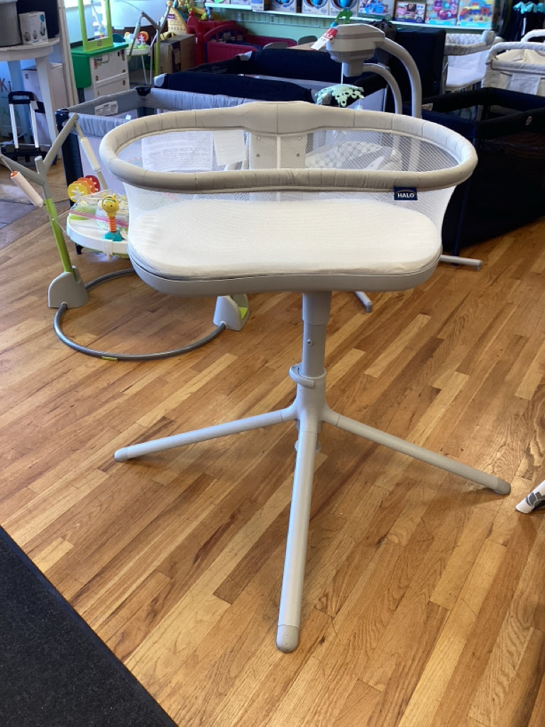 HALO BassiNest Swivel Sleeper