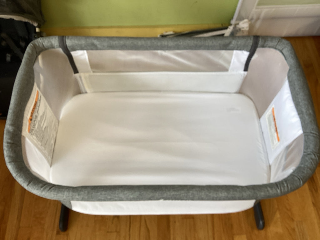 Baby Delight Beside Me Dreamer Bassinet Bedside Sleeper