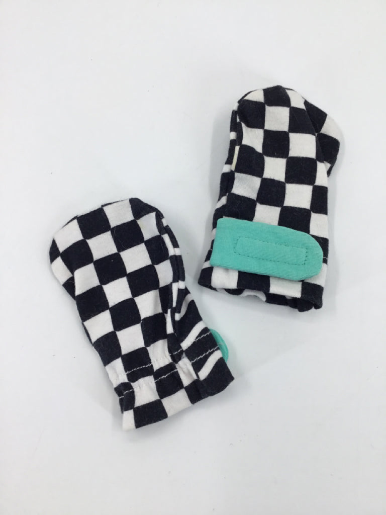 Lovevery Black and White Scratch Mittens