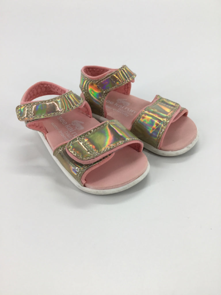 See Kai Run Child Size 4 Toddler Gold Sandals/Flip Flops