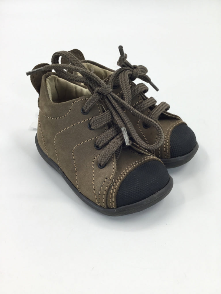 Primigi Child Size 2.5 Brown Boots