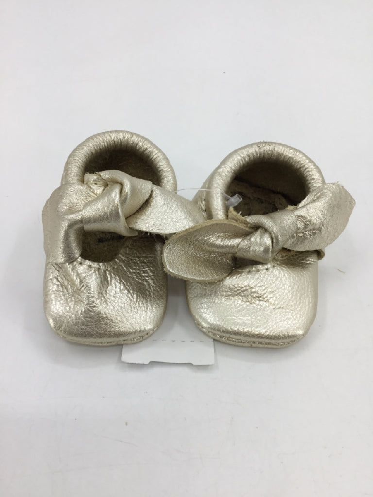 Freshly Picked Child Size 1 Toddler Gold Baby/Walker Shoes