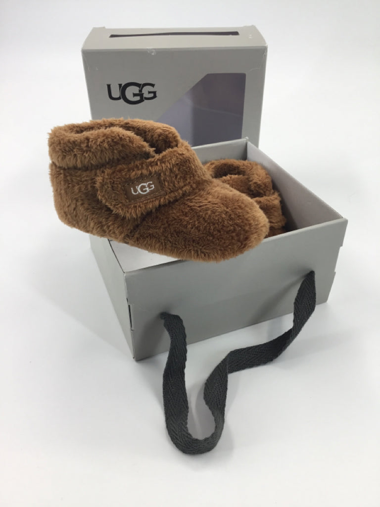 Ugg Child Size 4 Toddler Tan Slippers