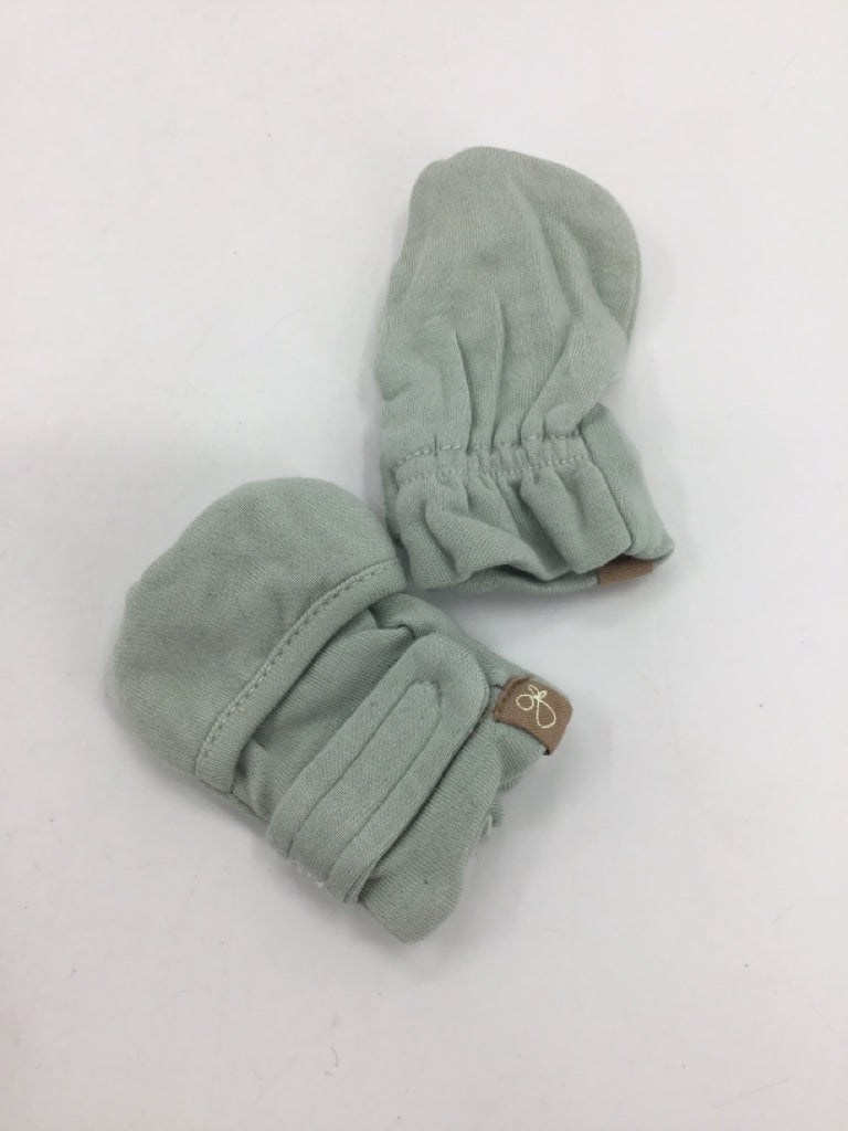 Goumi Child Size Infant Green Scratch Mittens