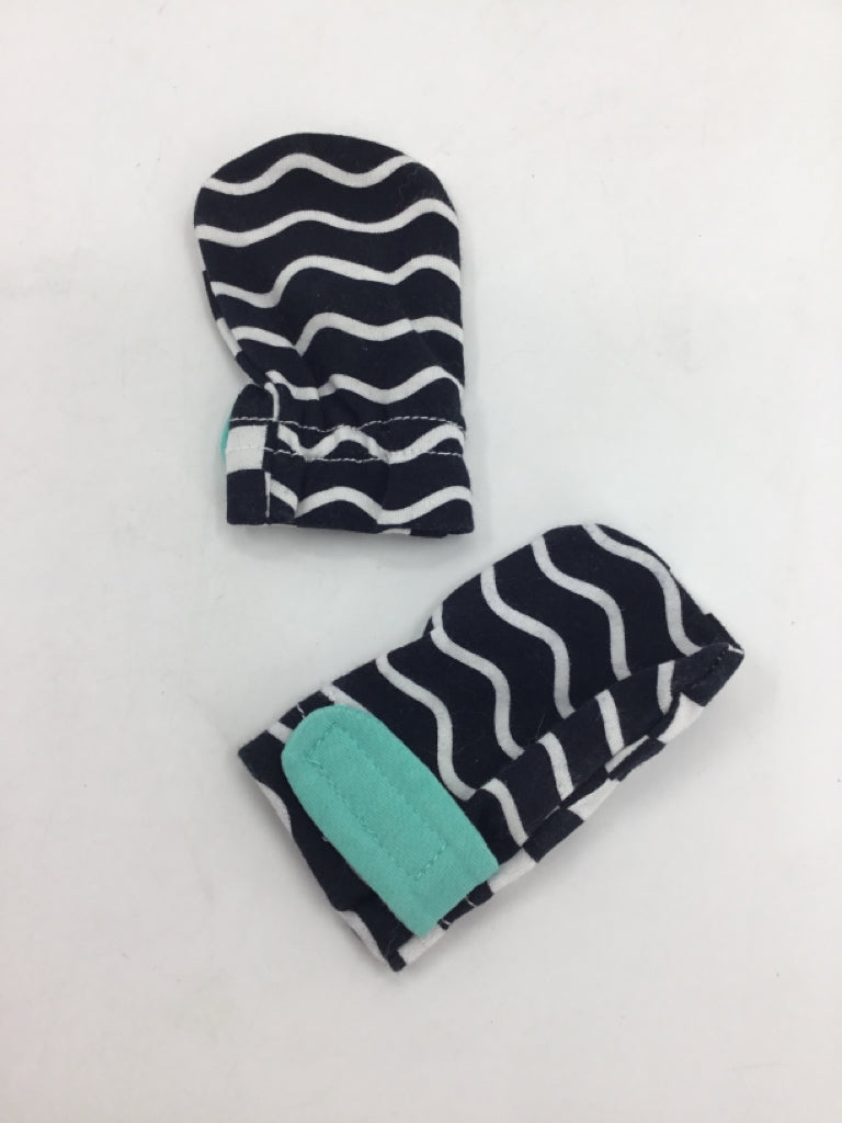 Lovevery Black and White Scratch Mittens