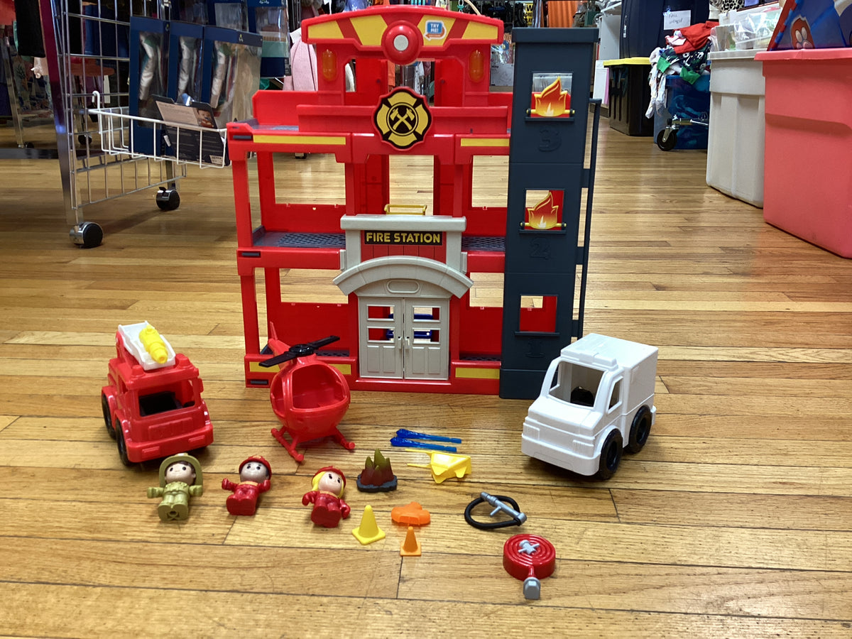 Kid Connection Fire Station Emergency Vehicle Play Set