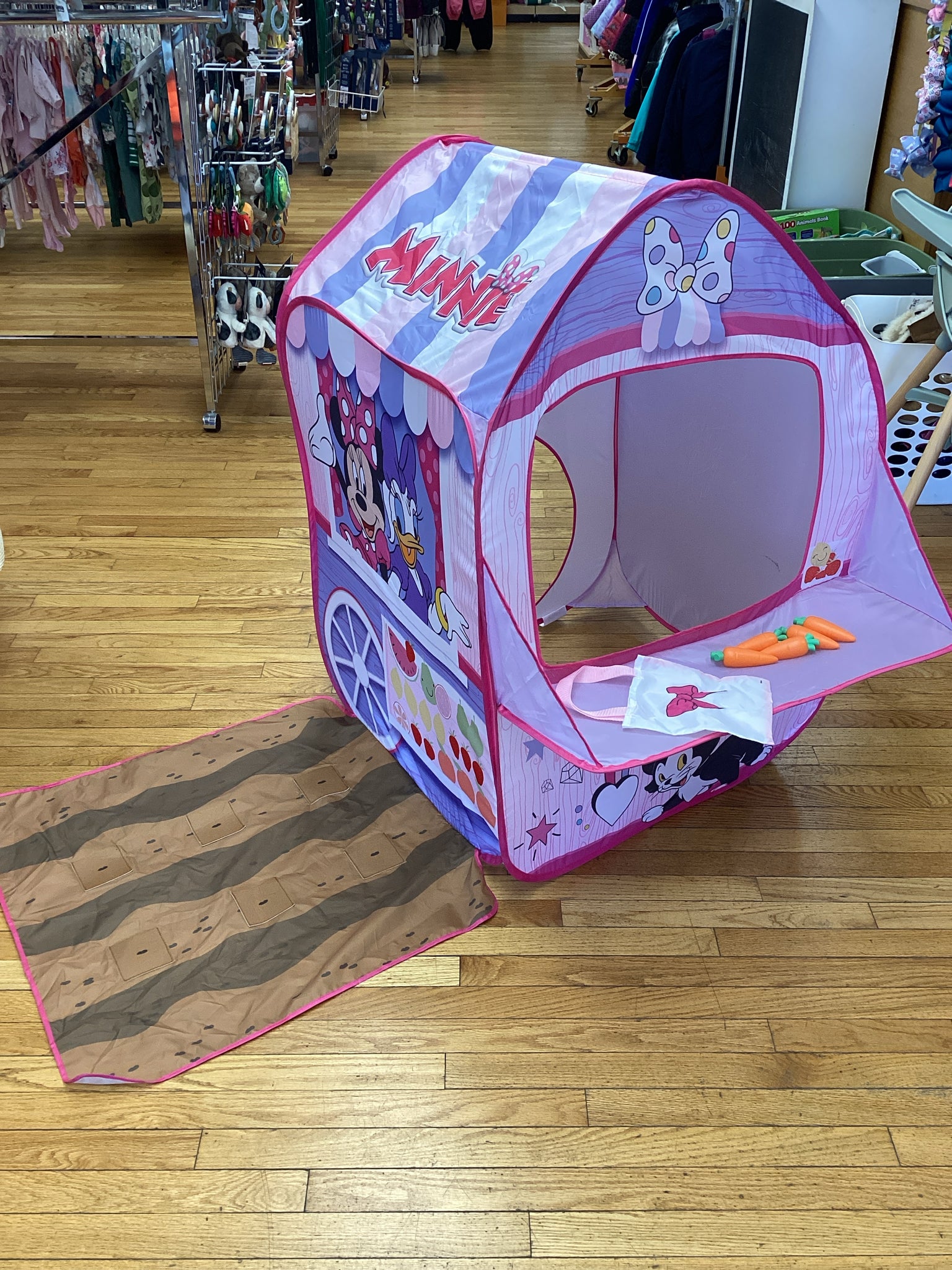 Minnie Mouse Deluxe Twist, Pop & Play Tent Featuring Veggie Stand