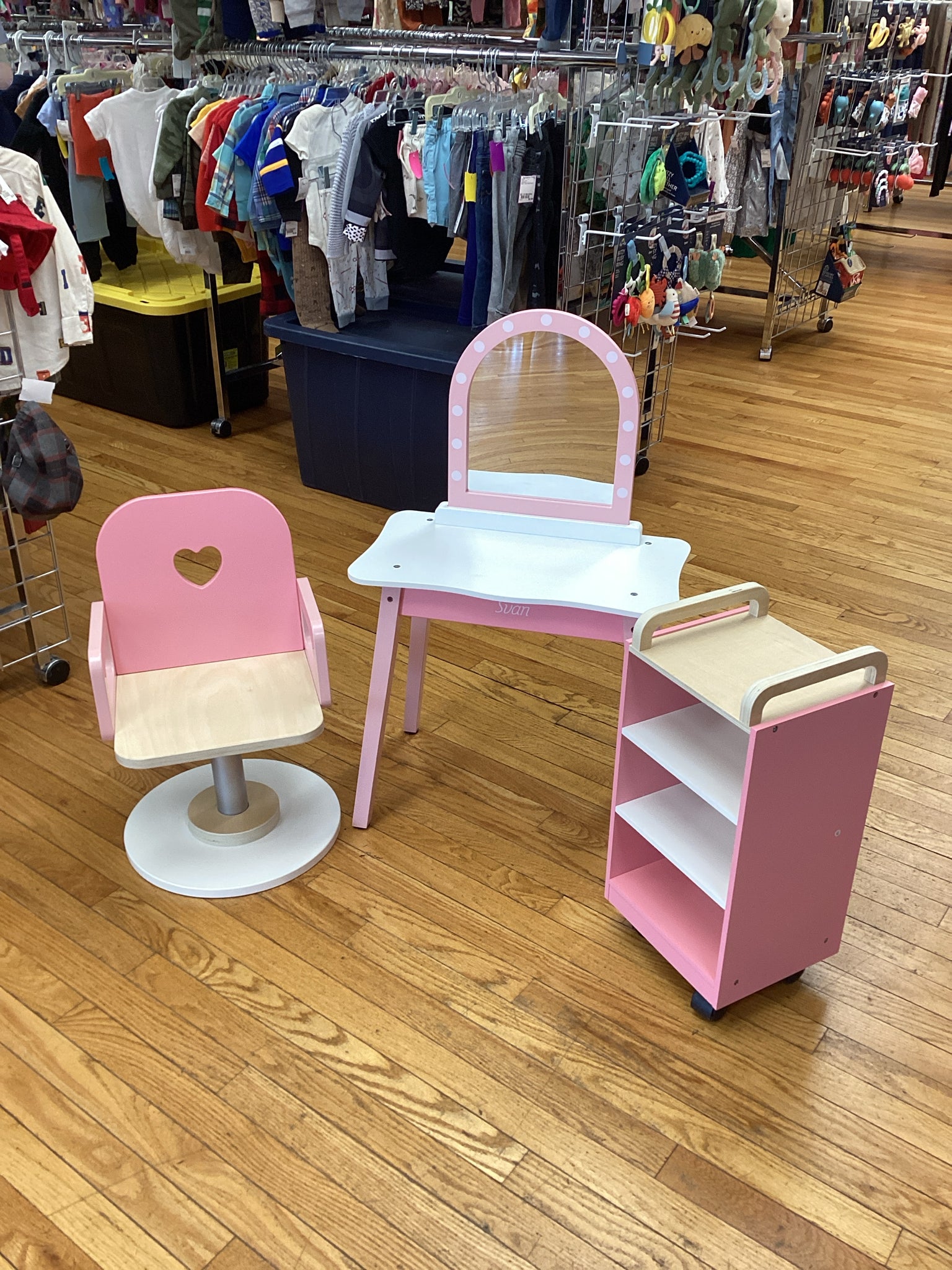 Svan Hair Salon Wooden Playset