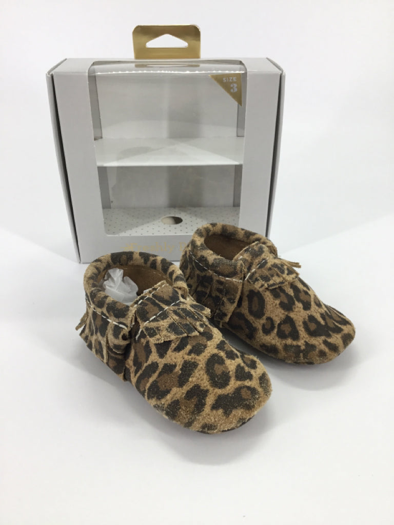 Freshly Picked Child Size 3 Toddler Tan Baby/Walker Shoes