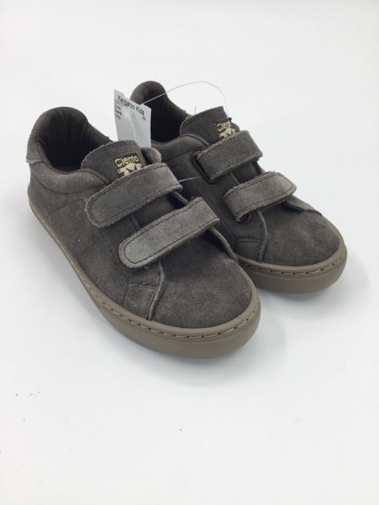 Cienta Child Size 12.5 Gray Sneakers