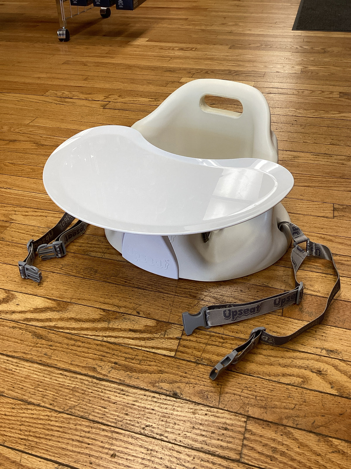 Upseat with Tray - white