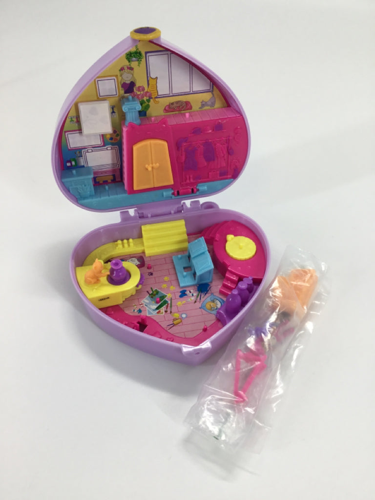 Polly Pocket Starring Shani Art Studio Compact Playset