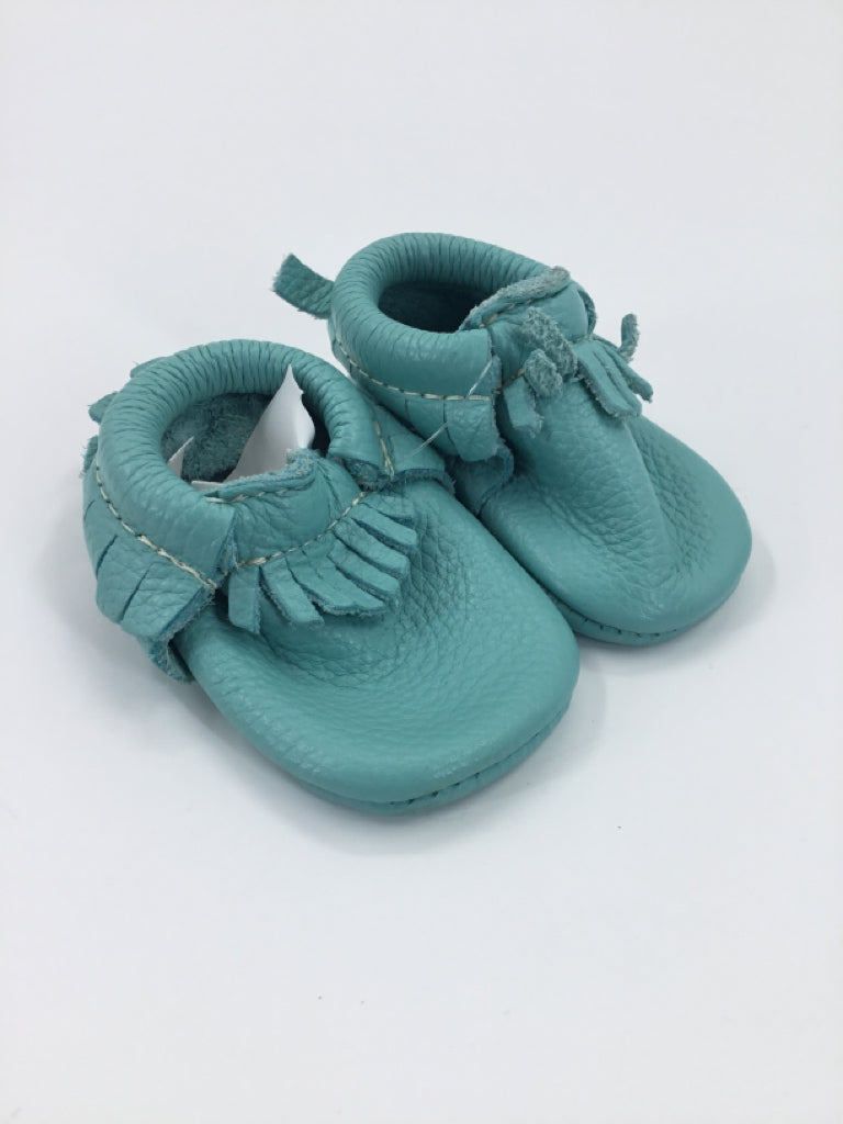 Freshly Picked Child Size 1 Toddler Teal Baby/Walker Shoes