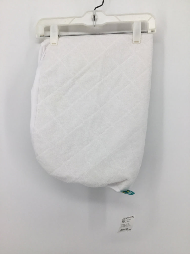 Biloban White Bassinet/Cradle Mattress Protector