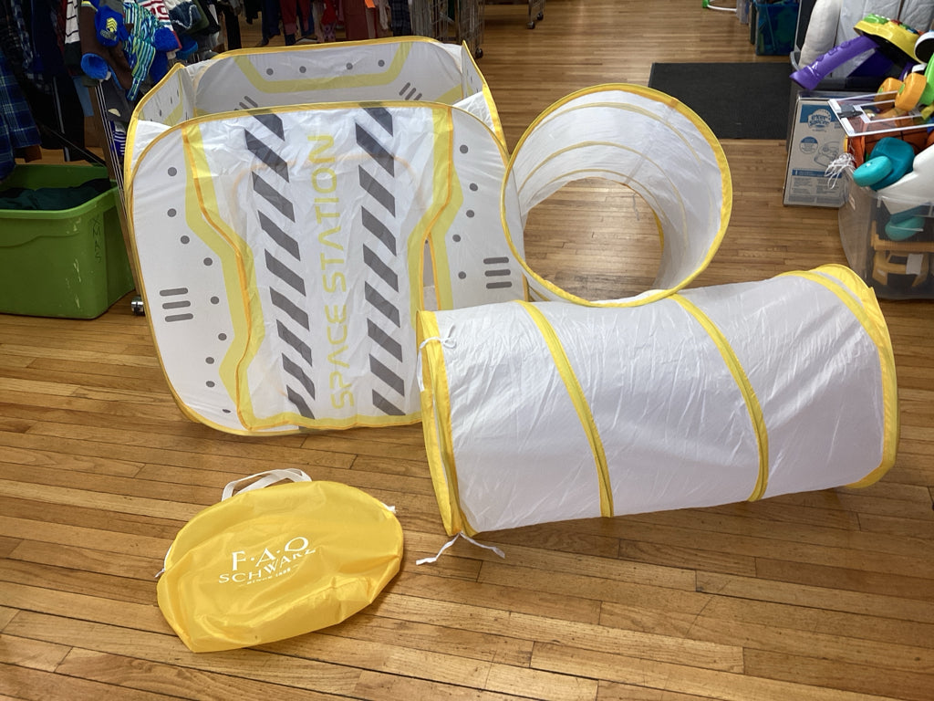 FAO Schwarz Play Space Station 2-in-1 Adventure Tunnel & Play Tent
