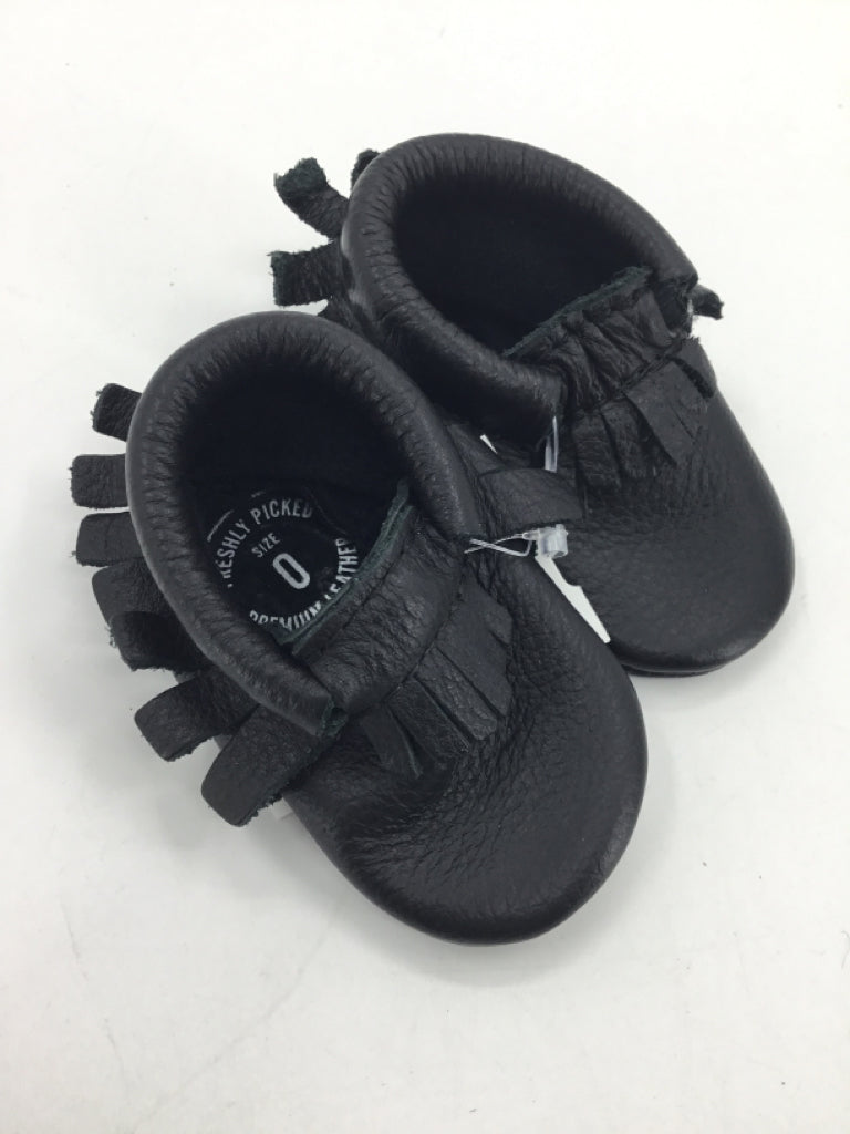 Freshly Picked Child Size 0 Toddler Black Baby/Walker Shoes