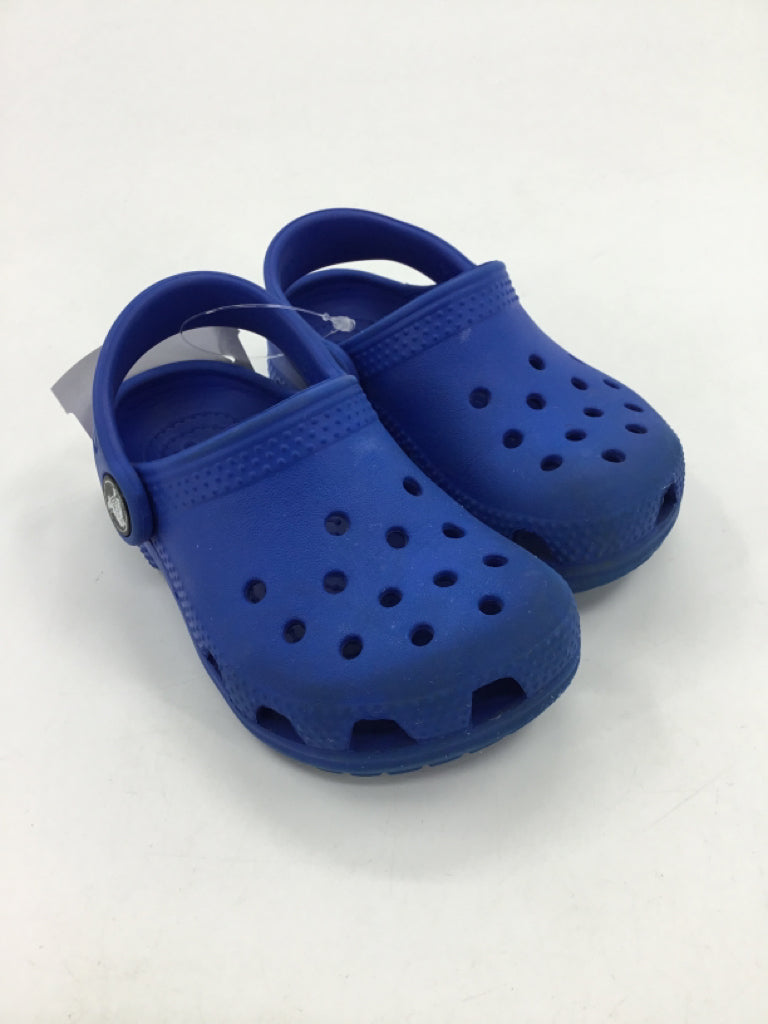 Crocs Child Size 7 Toddler Blue Sandals/Flip Flops
