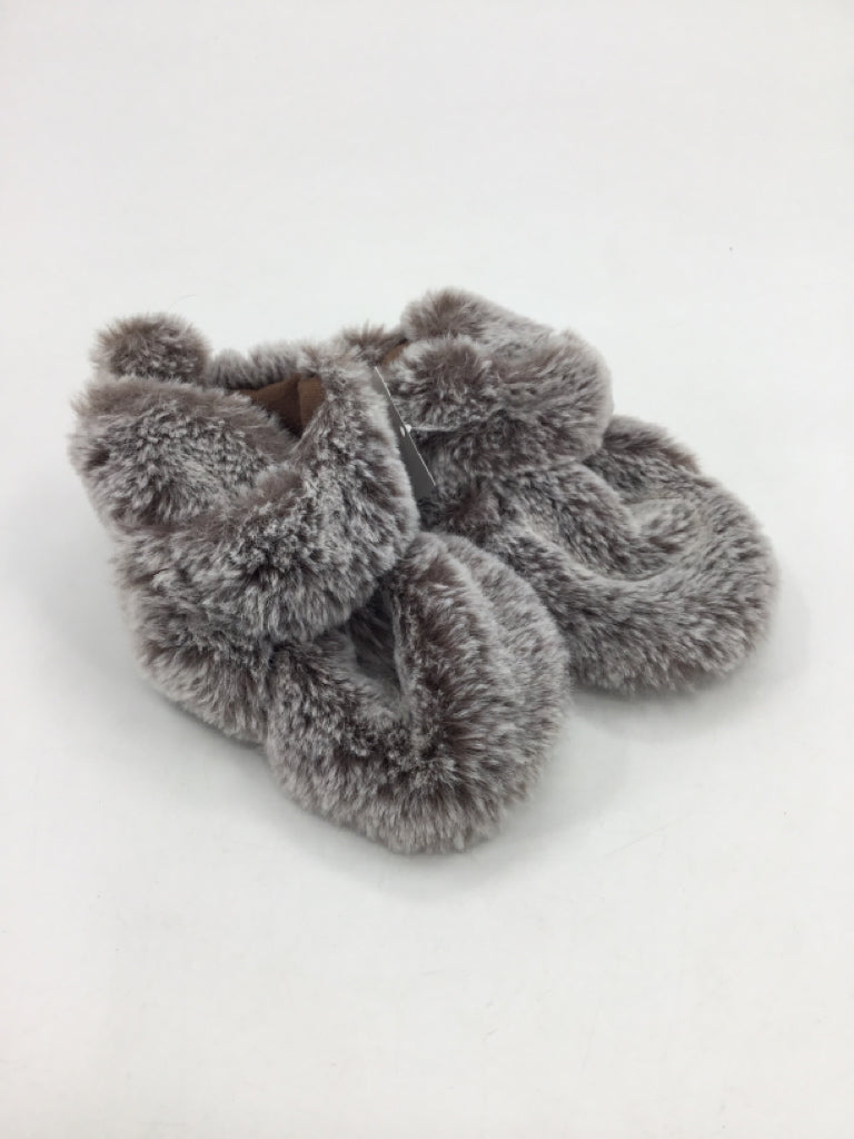 brandless Child Size 2 Toddler Gray Slippers