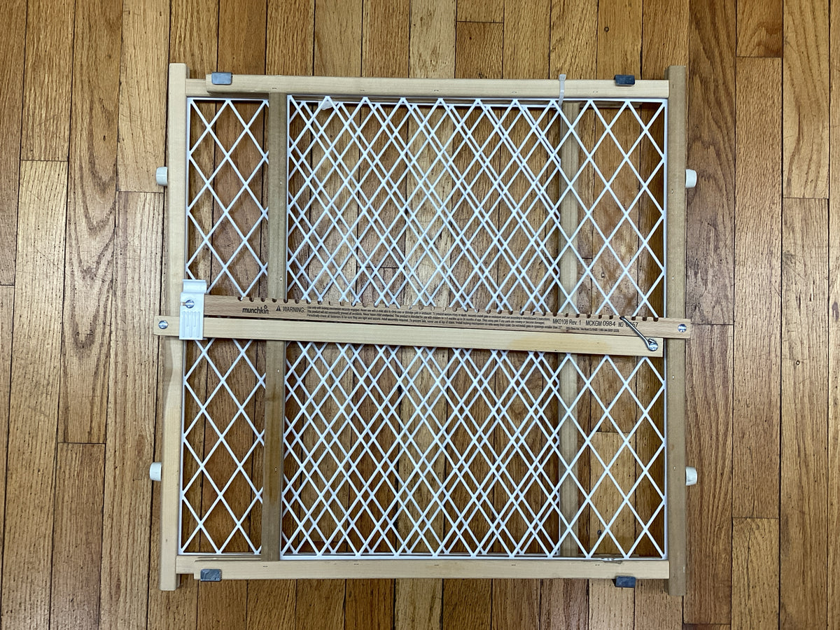 Munchkin Wooden Pressure Gate