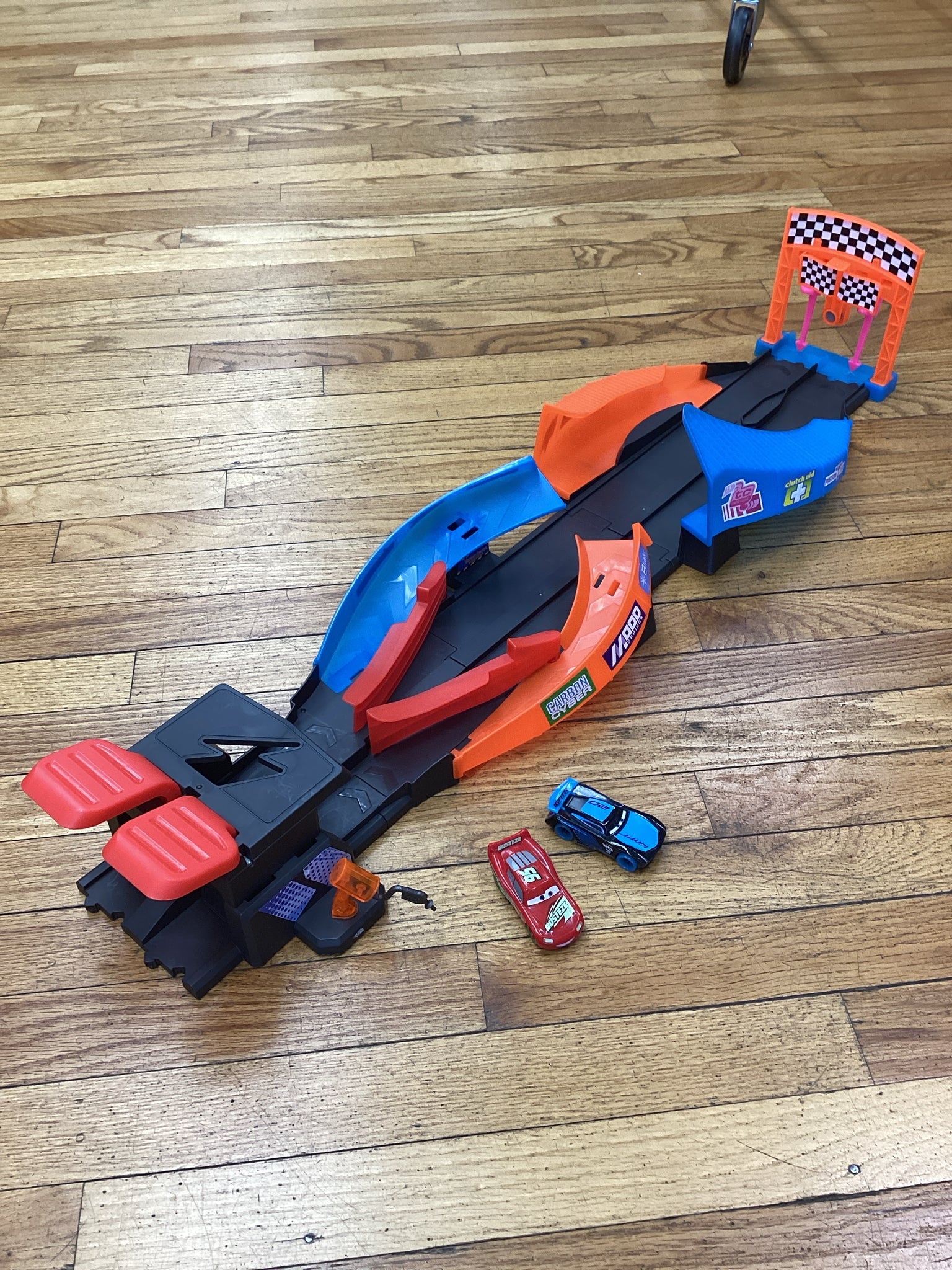 Disney Pixar Cars Glow Racers Launch & Criss-Cross Playset