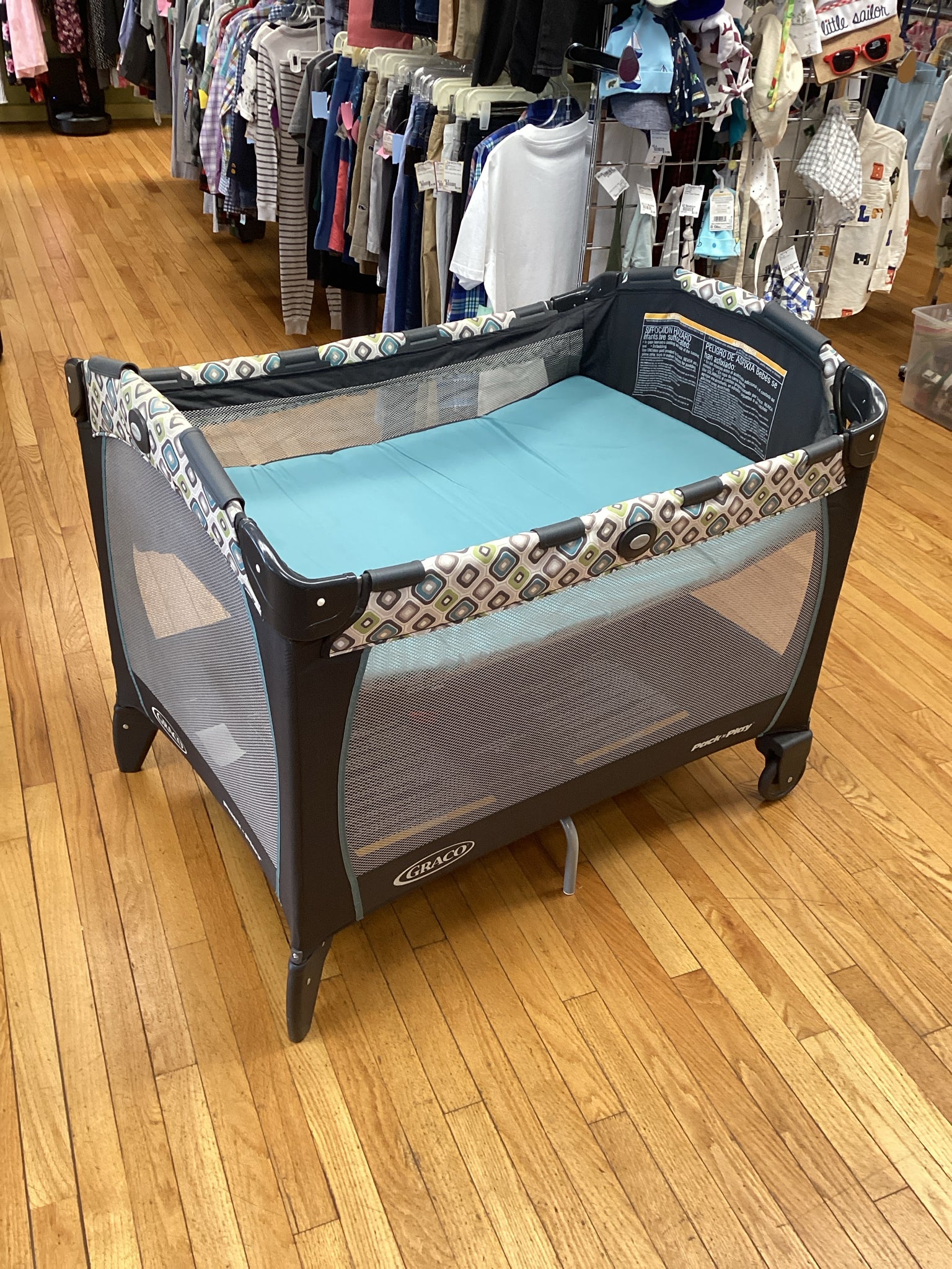 Graco Gray Pack n' Play with bassinet