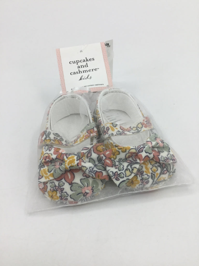 Cupcakes & Cashmere Child Size 3 Toddler Multi-Color Baby/Walker Shoes