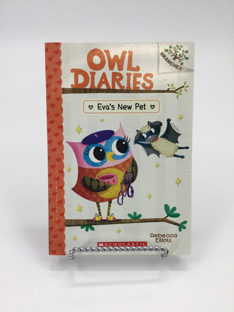Owl Diaries: Eva's New Pet Paperback Book