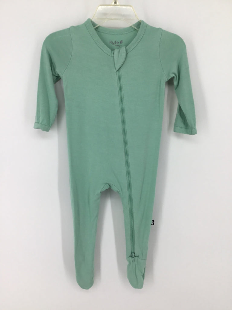 Kyte Child Size 3-6 Months Green Solid Pajamas - boys