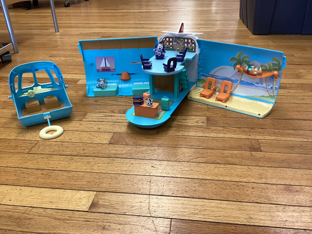 Bluey 3-in-1 Transforming Plane Playset with sounds, figures & accessories