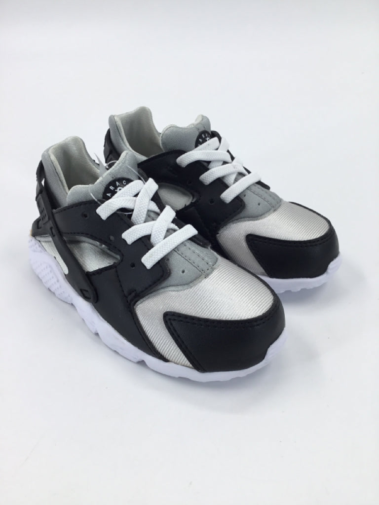 Nike Child Size 9 Black/White Sneakers