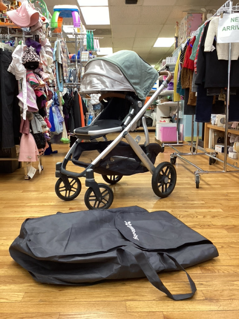 UppaBaby Vista V1 Stroller - 2018 w/ Bassinet - PFC some wear on leather