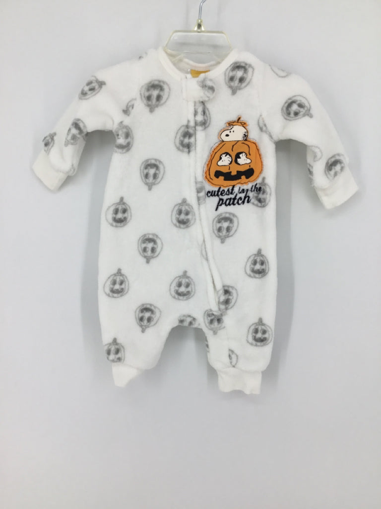 Peanuts Child Size 0-3 Months White Halloween Pajamas