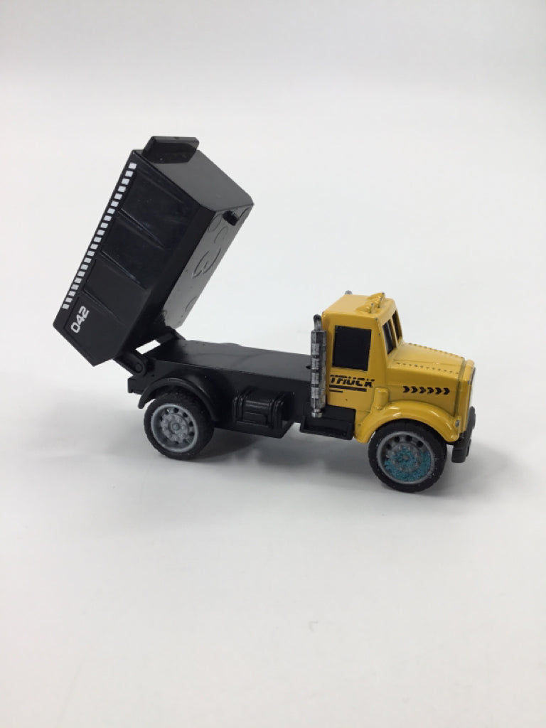 Die-cast Yellow Dumptruck