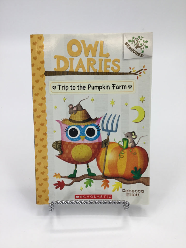 Owl Diaries: Trip to the Pumpkin Farm Paperback Book