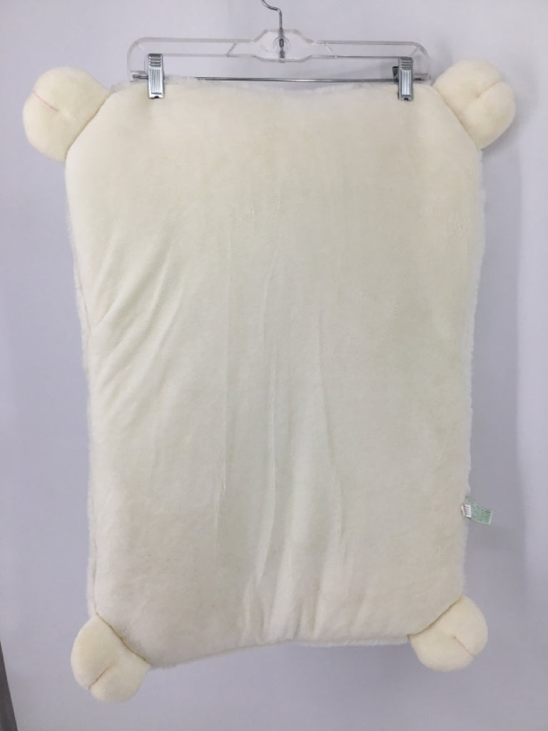 Bearington Baby White Lamb Play Mat