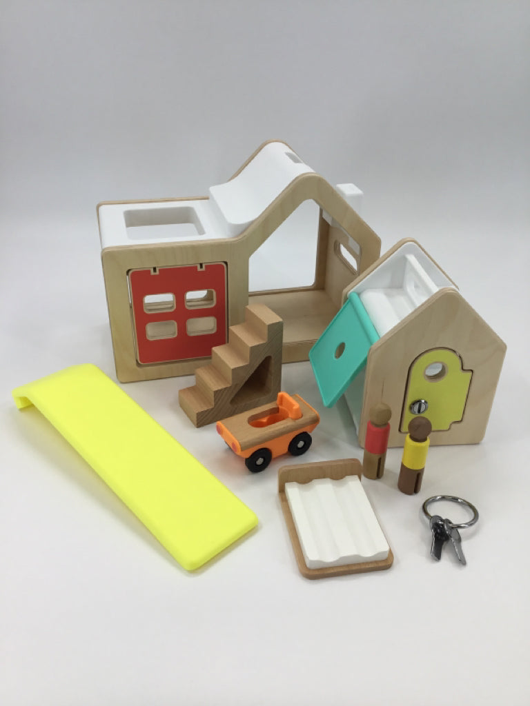 Lovevery Modular Playhouse with Wooden Accessories