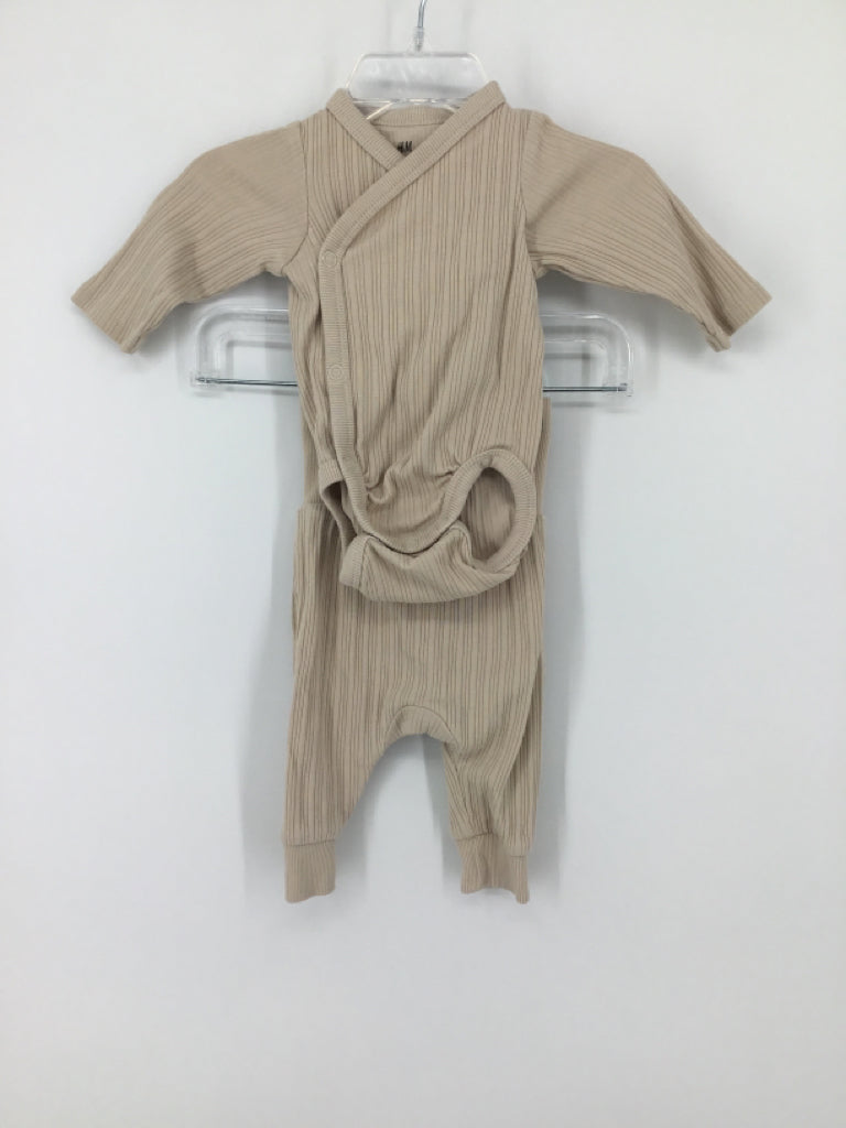 H & M Child Size Newborn Tan Solid Outfit - boys