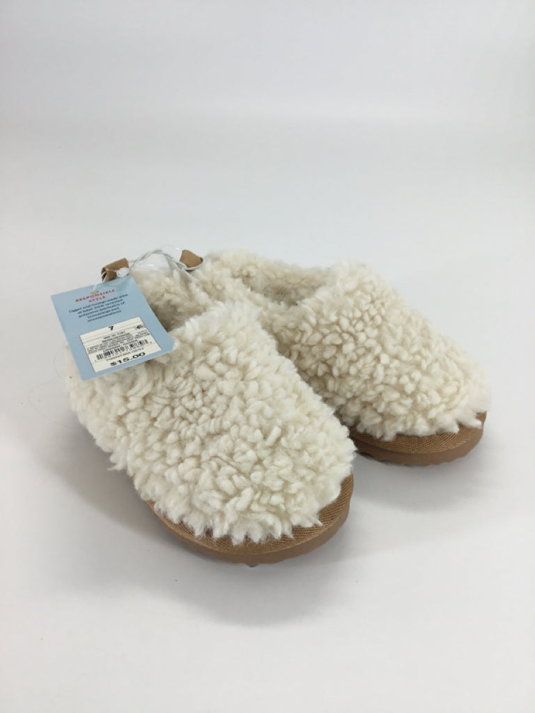 Cat & Jack Child Size 7 Toddler White Slippers
