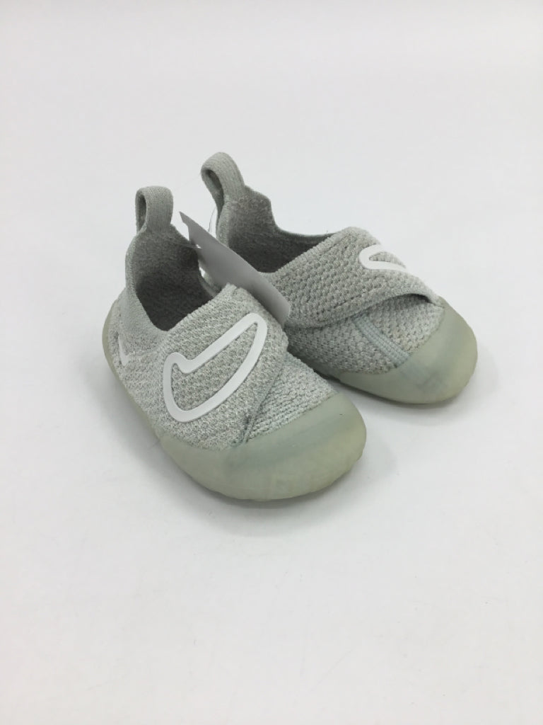 Nike Child Size 5 Toddler Gray Sandals/Flip Flops