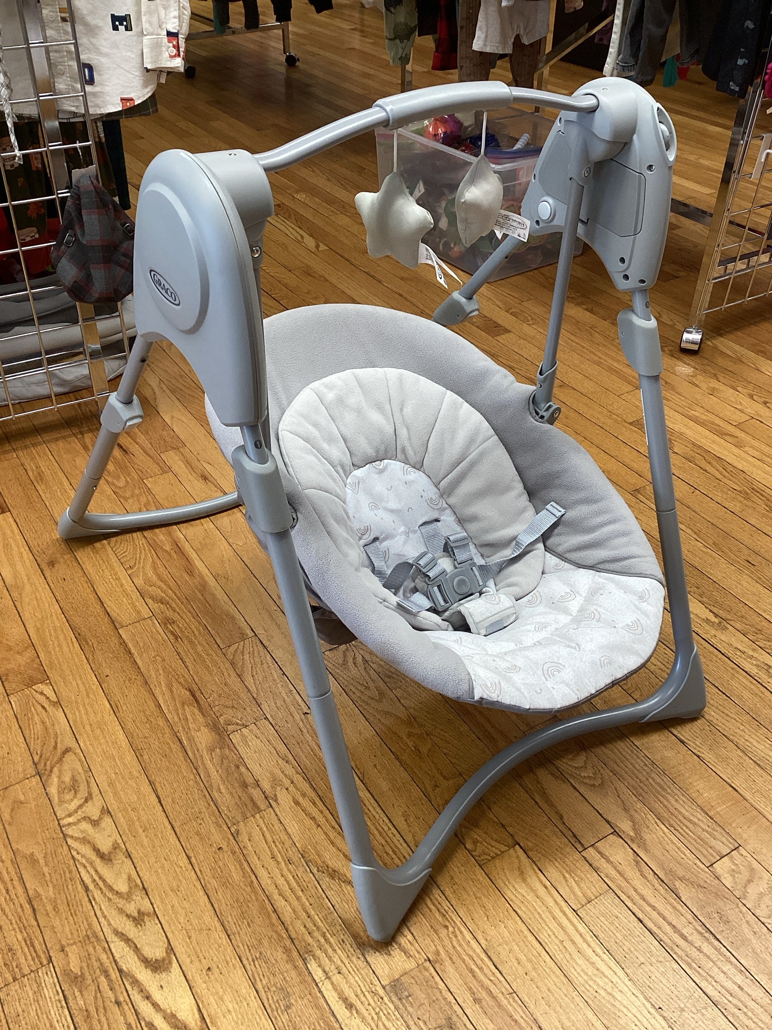 Graco Slim Spaces Compact Baby Swing