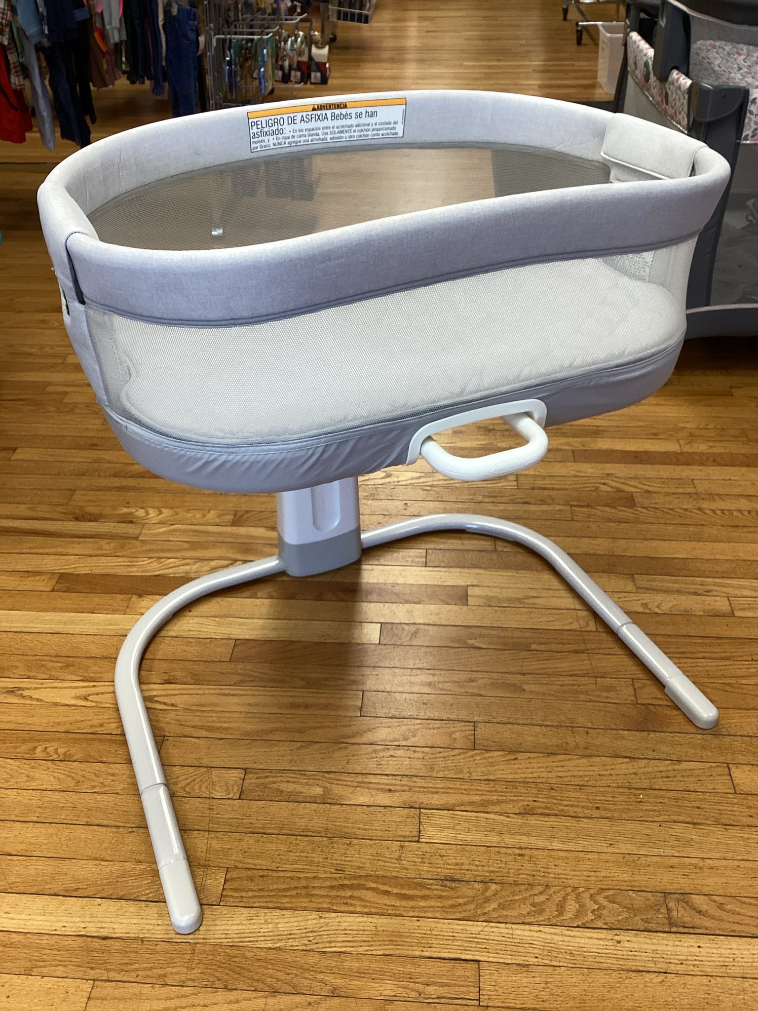 Graco DreamMore Bedside Bassinet Deluxe with Calming Motion