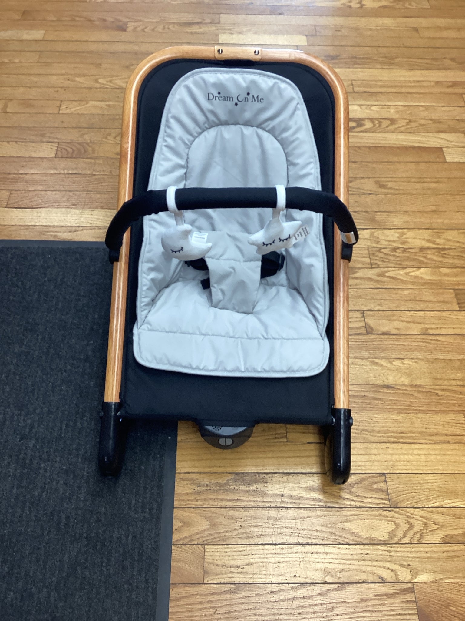 Dream On Me Rock On Me 2-in-1 Baby Rocker & Stationary Seat