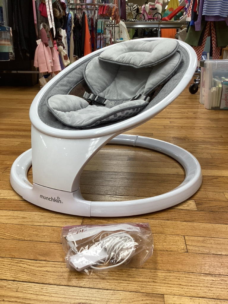 Munchkin Bluetooth Enabled Baby Swing