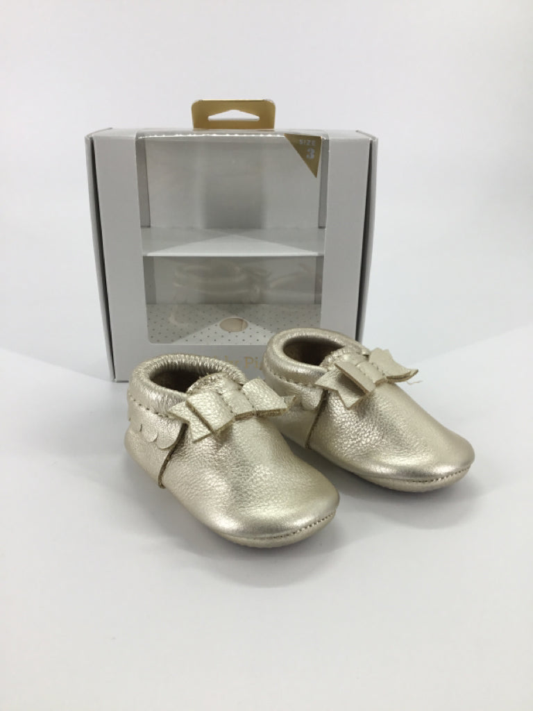 Freshly Picked Child Size 3 Toddler Gold Baby/Walker Shoes