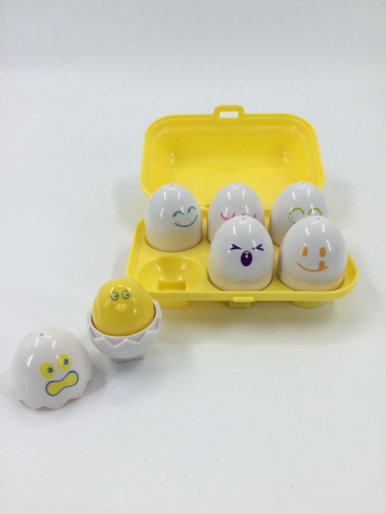 TOMY Toomies Hide & Squeak Eggs