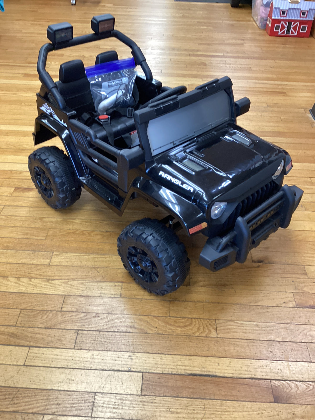 12V Electrice Ride-on Toy Jeep w/ Charger and Parent Controller