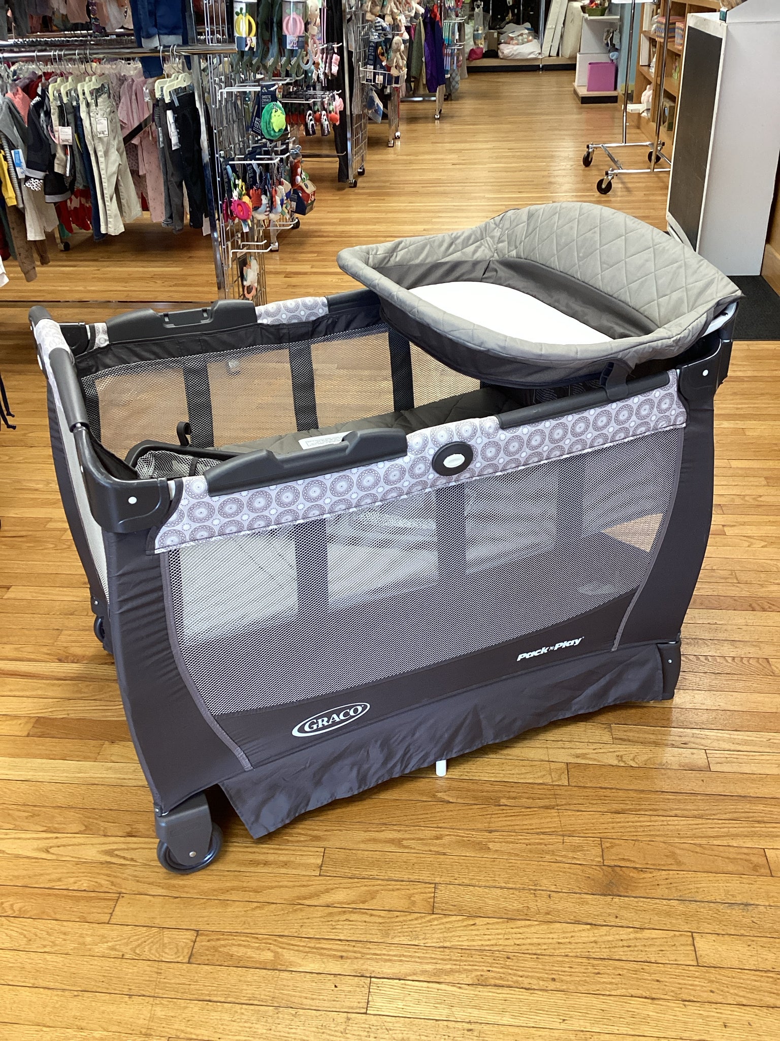 Graco Pack n' Play Playard Snuggle Suite LX